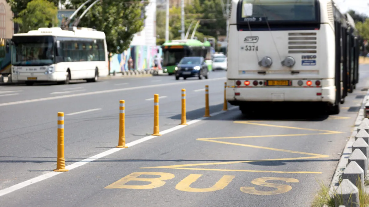 Troleibuzele din Ploiești, retrase din circulație după ce au circulat 5 ani fără ITP. Motivul: firul de curent nu ajungea la RAR