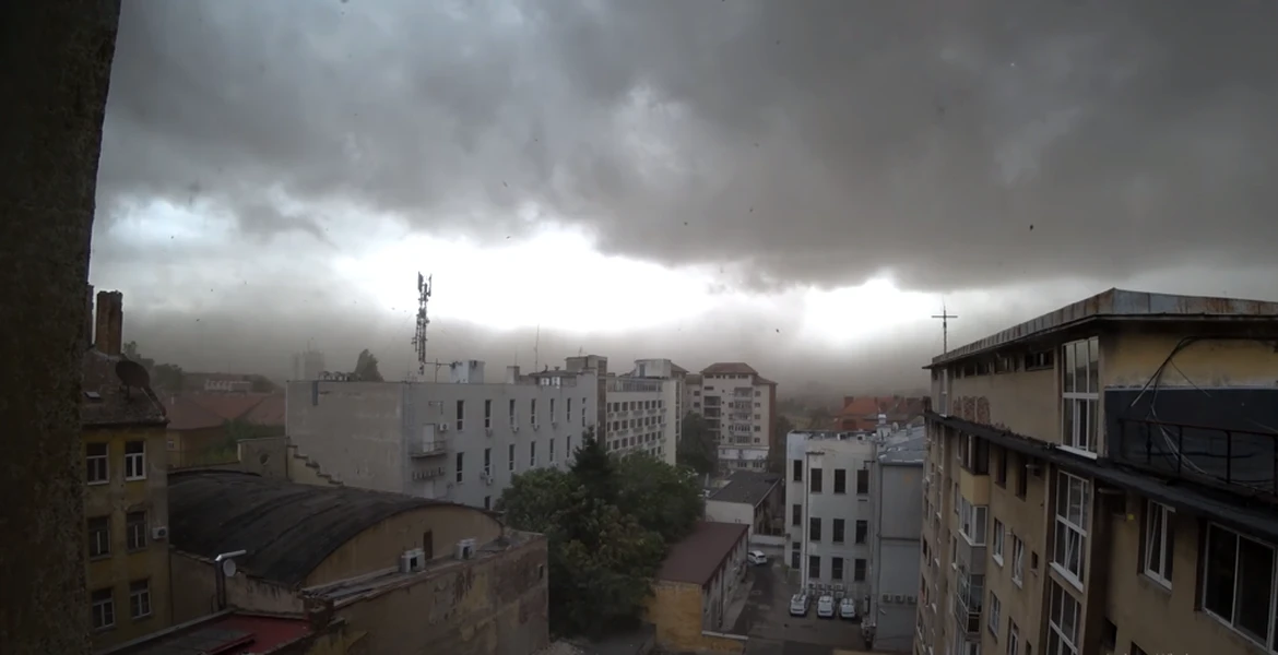 VIDEO Imagini needitate, filmate în timpul uraganului de la Timişoara
