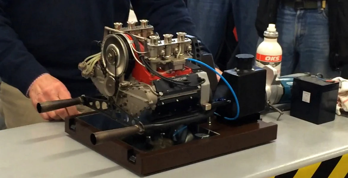 Doza de pasiune a zilei: motor Porsche în miniatură, complet funcţional. VIDEO