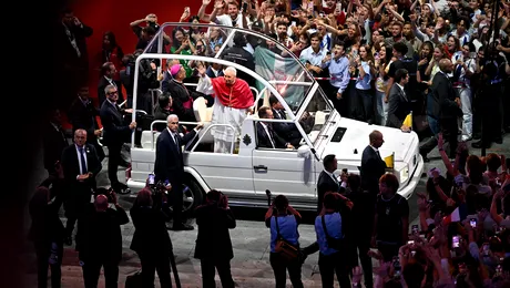 Vaticanul expune opt papamobile Mercedes-Benz. Colecția prezintă aproape 100 de ani de istorie auto