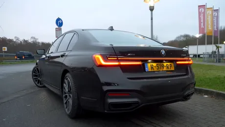 A deblocat viteza unui BMW Seria 7 pentru a depăși 300km/h. Test pe Autobahn - VIDEO