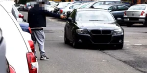 Poliția Locală București anunță amenzi pentru parcagii. Ce trebuie să facă șoferii când li se cer bani