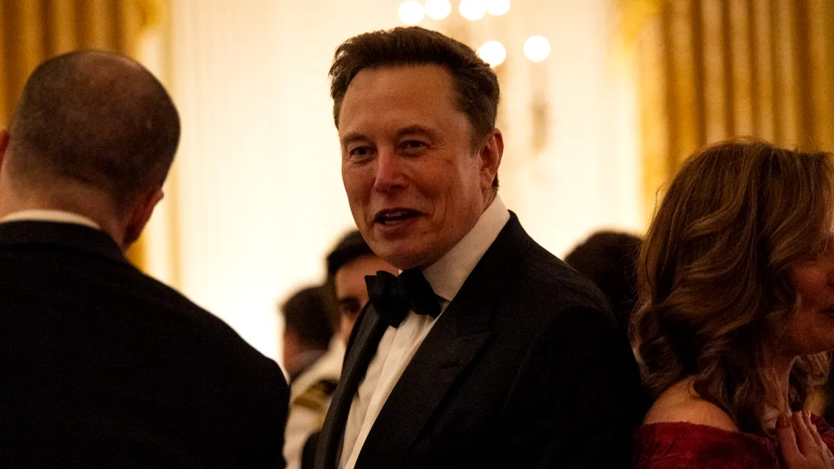 Elon Musk anunță că Tesla ar putea fuziona cu SpaceX, deși compania spațială are pierderi de peste un miliard de dolari