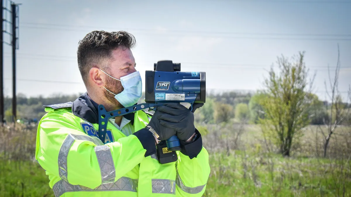 Ce amendă primești dacă depășești cu 100 de km / h limita impusă de Codul Rutier