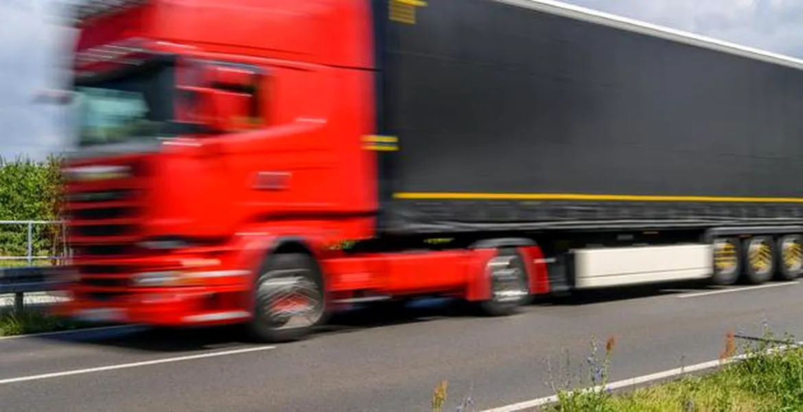 Un şofer de TIR român a murit din cauza COVID-19. În urmă cu o lună bărbatul întreba pe Facebook dacă nu cumva pandemia este o conspiraţie