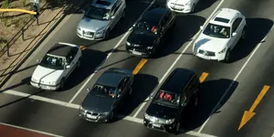 2025: Ești amendat atunci când conduci mașina altei persoane? Ce riști dacă nu ai împuternicire