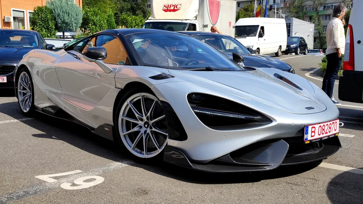 Peste 360.000 de euro, în vizită la RAR. McLaren 765 LT a impresionat personalul - FOTO