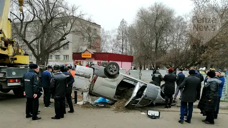 Au fiert de vii după ce au căzut cu Loganul într-o groapă cu apă clocotită - VIDEO