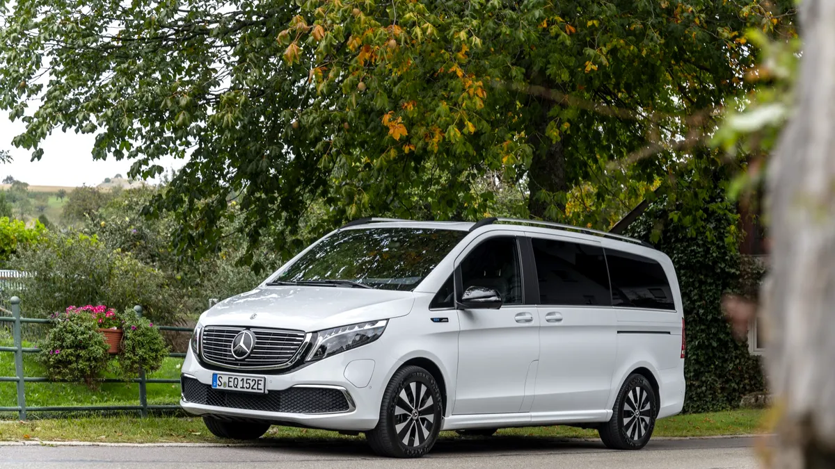 Mercedes-Benz EQV - 5 motive pentru care vei iubi primul MPV electric premium de pe piață