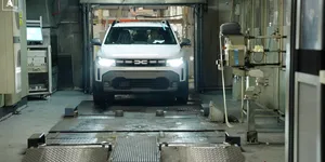 BREAKING Dacia și Renault, amendate de Consiliul Concurentei pentru limitarea mobilității angajaților