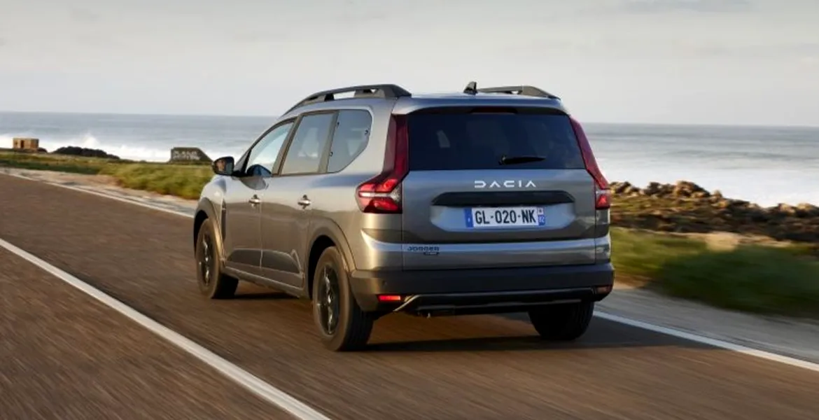 Imagini spion cu noua Dacia Jogger. Ce schimbări vor fi aduse versatilului model de la Mioveni?