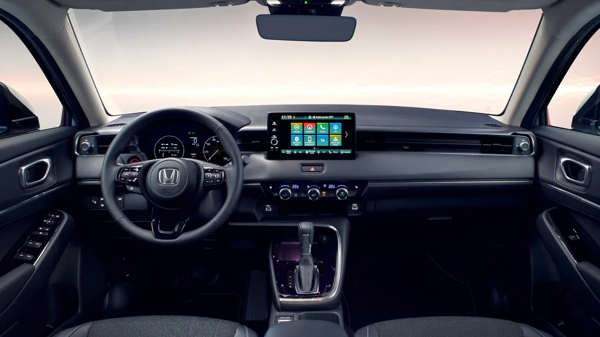 Honda a prezentat interiorul noului HR-V. SUV-ul japonez abandonează hipstereala
