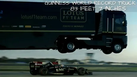 Record mondial la săritura cu camionul - peste un monopost F1