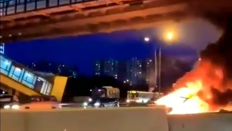 Momentul în care o Tesla Model 3 a luat foc la Moscova. Explozia a fost surprinsă de camere - VIDEO
