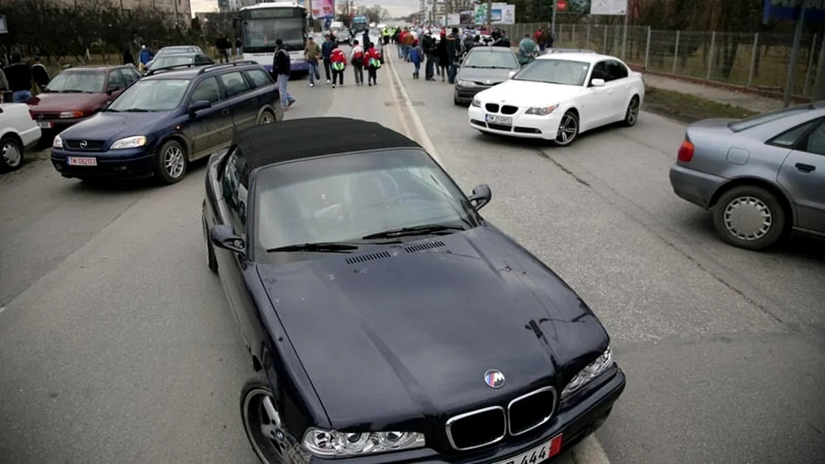 NOUA TAXĂ AUTO. Mai multe variante sunt pe masă. Cum ar putea scăpa românii de introducerea ei