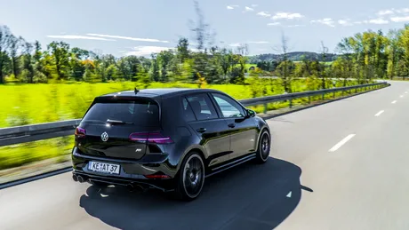 Un VW Golf R care mănâncă asfaltul. Are un număr record de cai - FOTO