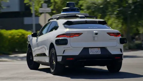 Waymo va permite mașinilor sale să circule pe autostradă