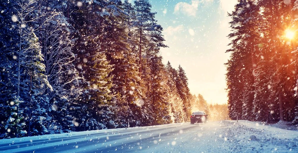 Spaima șoferilor: drumurile acoperite de zăpadă și viteza