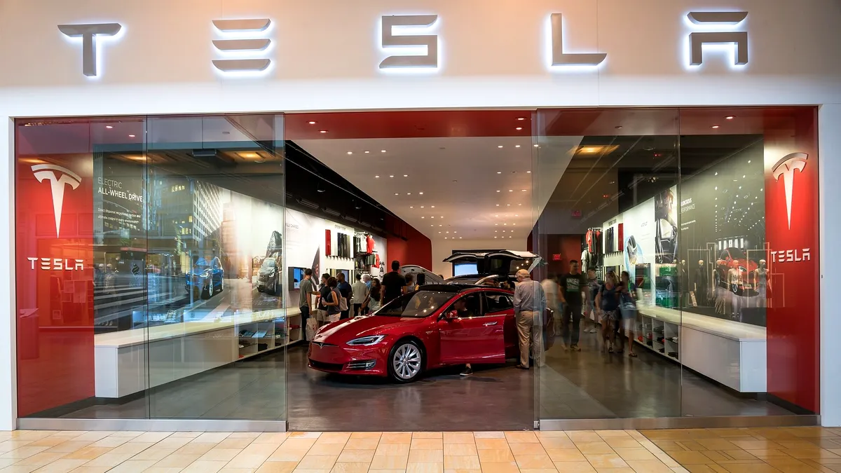 Tesla face primii pași în Moldova. Face angajări pentru noul showroom și centrul de service