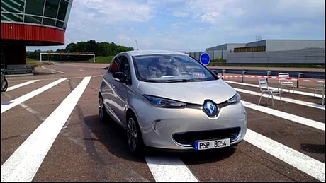 Recordul de distanţă pentru o maşină electrică este zdrobit de Renault Zoe!