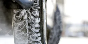 Transportul elevilor cu microbuze electrice, afectat de temperaturile scăzute. Bateriile nu rezistă la ger