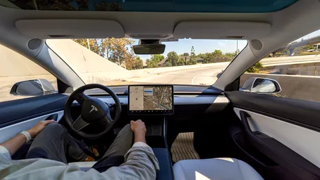 Tesla nu își va mai putea promova mașinile ca fiind “complet autonome” în California