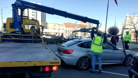 Șoferul unui BMW folosește o metodă inedită pentru a scăpa de amenda poliției