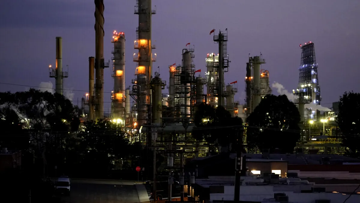 Aramco închide una dintre cele mai mari rafinării din lume, pe fondul unui atac cu drone! Gigantul a alimentat Dacia în Dakar 2026