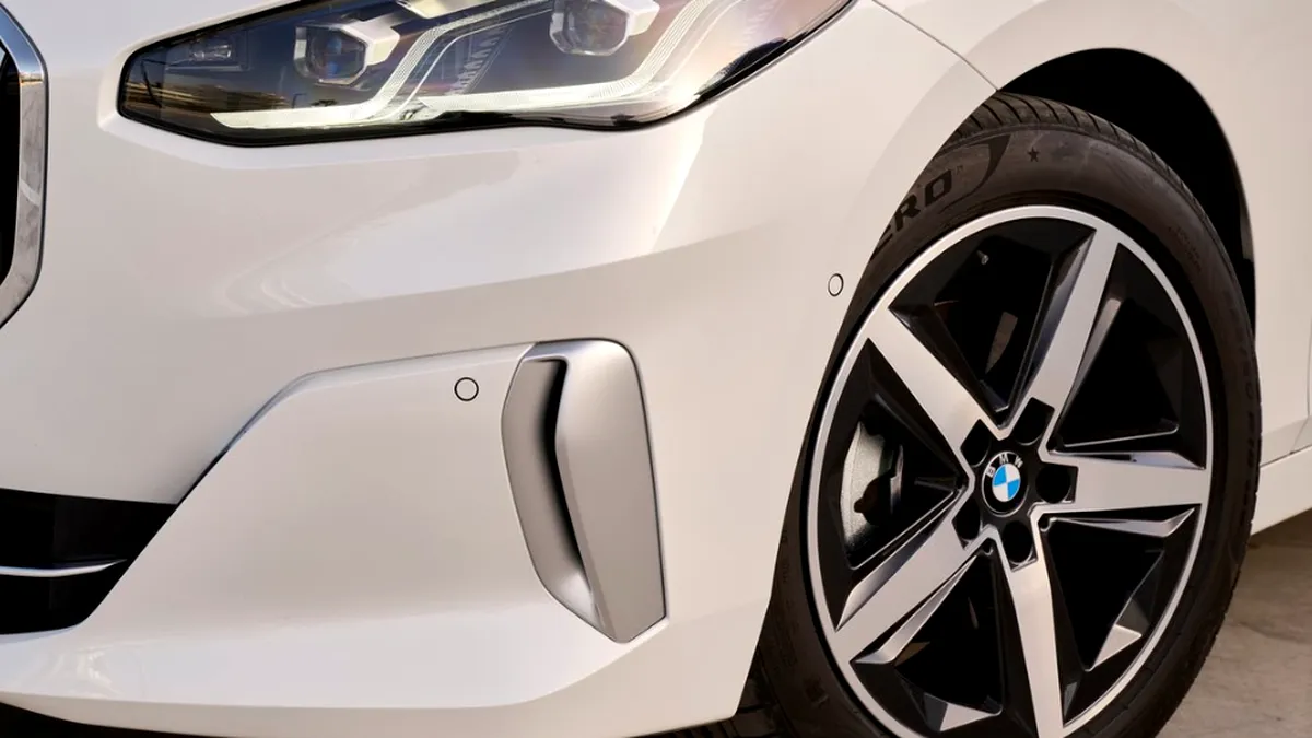 BMW recheamă în service până la 575.000 de mașini din cauza unui risc de incendiu