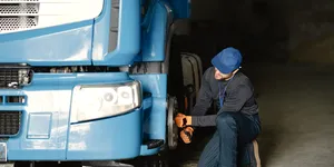 Uniunea Europeană oferă industriei camioanelor mai mult timp pentru reducerea emisiilor poluante