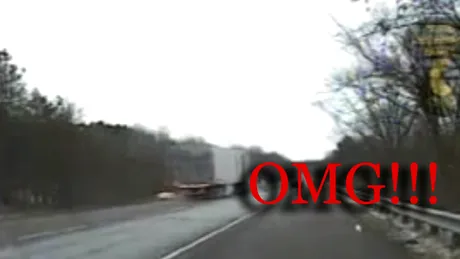 VIDEO: Accident în lanţ pe autostradă, provocat de un câine