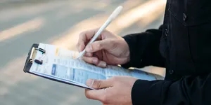 Mita de 500 de lei, refuzată de polițiștii din Craiova. Șoferul a fost pus sub control judiciar