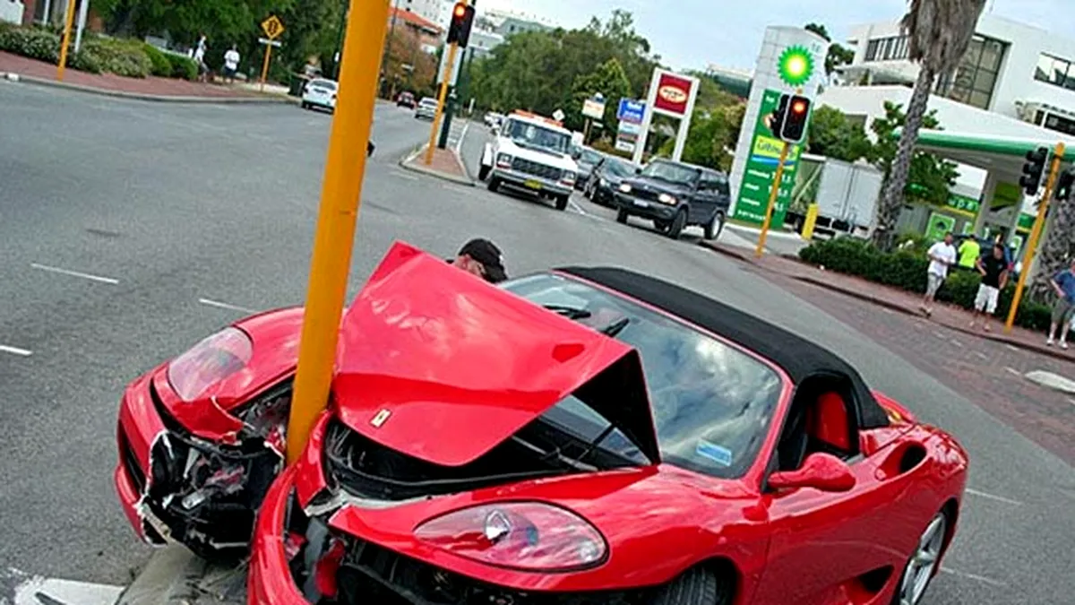 Încă un Ferrari 360 Spyder distrus