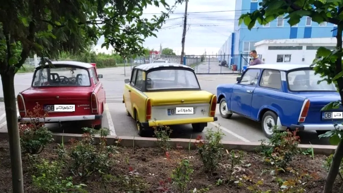 3 Trabant-uri tricolore la 3.000 de euro sunt de vânzare pe autovit.ro