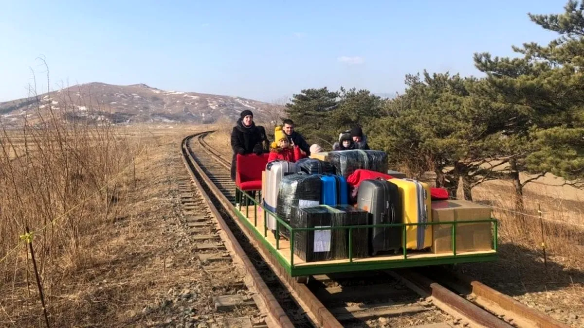 Drezina, noul mijloc de transport ecologic folosit de diplomații ruși în Coreea de Nord