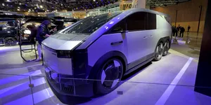 „Mașină zburătoare”, transportor, portavion: XPENG ARIDGE Land Aircraft Carrier, prezentat la Salonul Auto de la Paris 2026