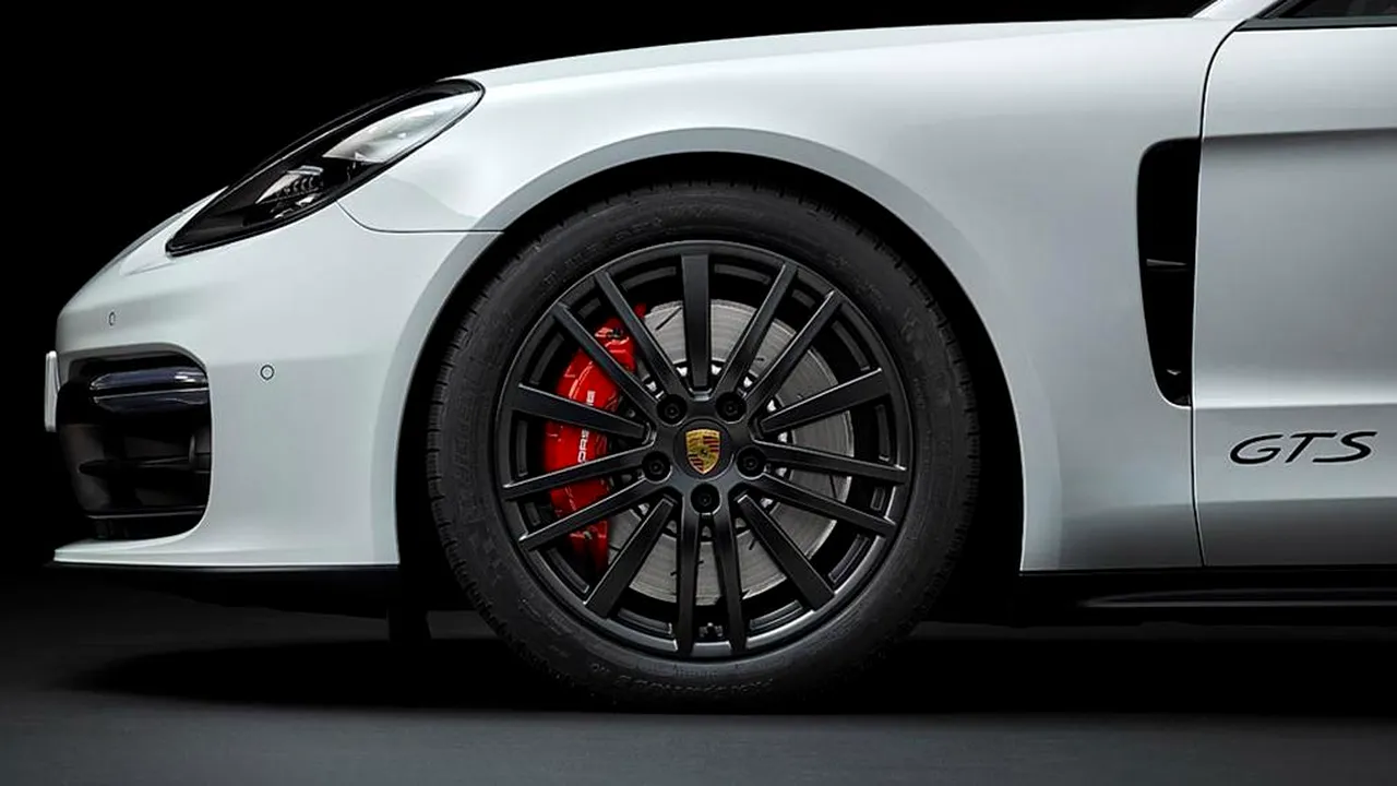 1-2018-porsche-panamera-gts-09 