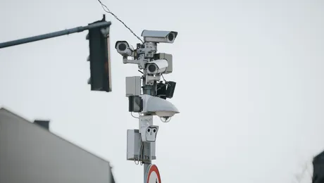 Poliția din Los Angeles renunță la camerele inteligente de supraveghere a traficului după sute de alerte greșite