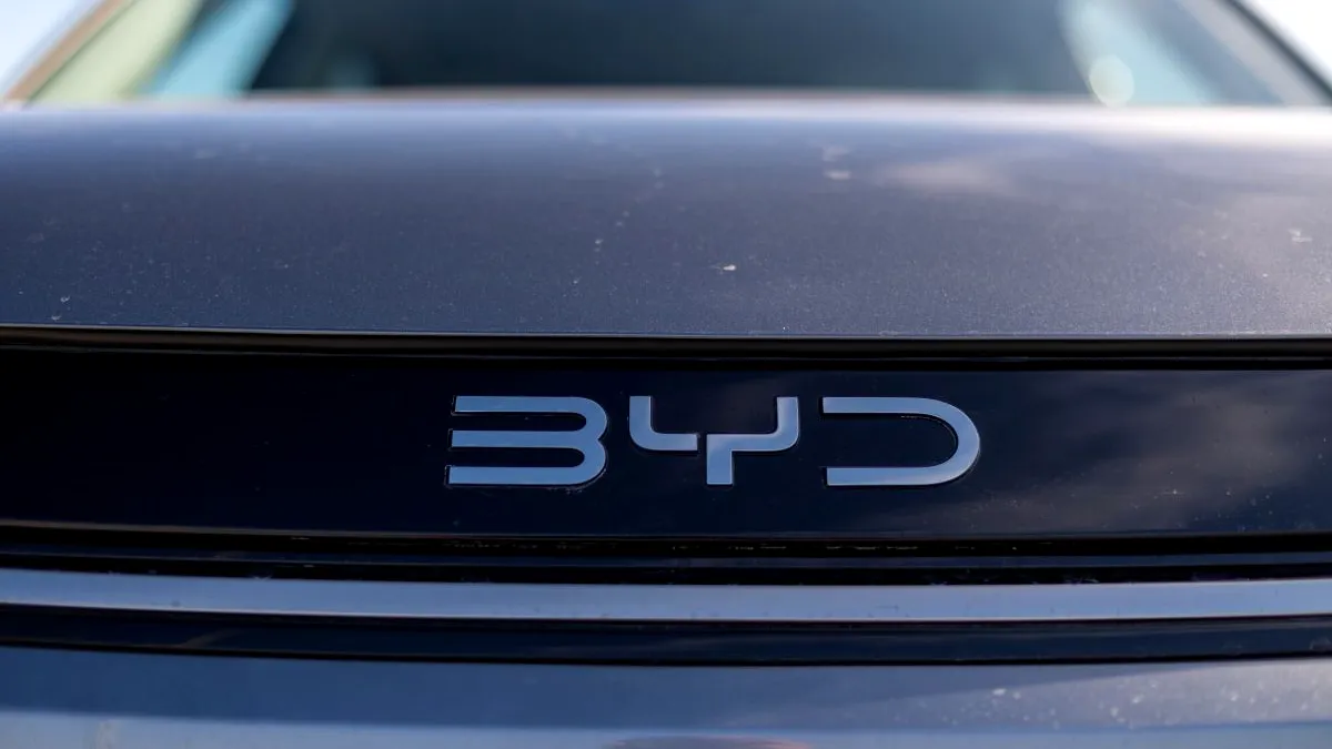 Doi producători chinezi intenționează să construiască o mare rețea de dealeri în America de Nord