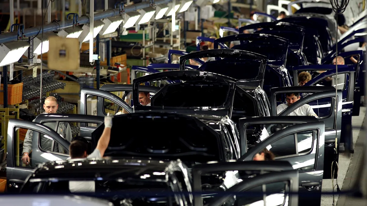 Guvernul francez va susține Renault și PSA pe perioada crizei provocate de coronavirus