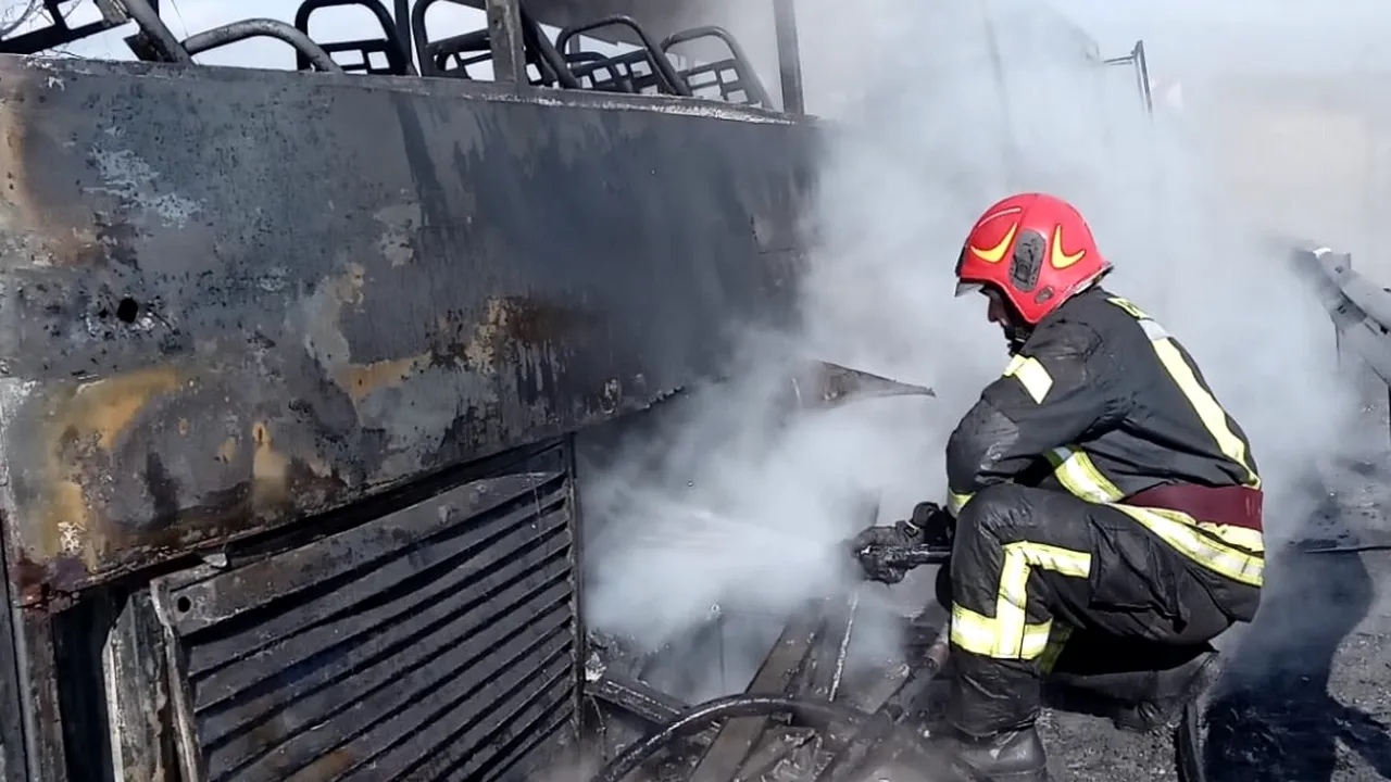 Încă un autobuz s-a făcut scrum în urma unui incendiu main 