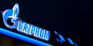 Lanțul de benzinării Gazprom din România a fost achiziționat. Fostul șef eMAG, printre deținătorii benzinăriilor