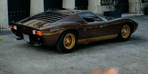 <span class='prepend'>Foto |</span> Un Lamborghini Miura a fost recondiționat chiar de producătorul italian. Divizia Polo Storico a recondiționat primul supercar în trei ani