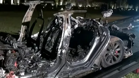 Două persoane au murit într-un accident cu o Tesla: „Nimeni nu conducea mașina”