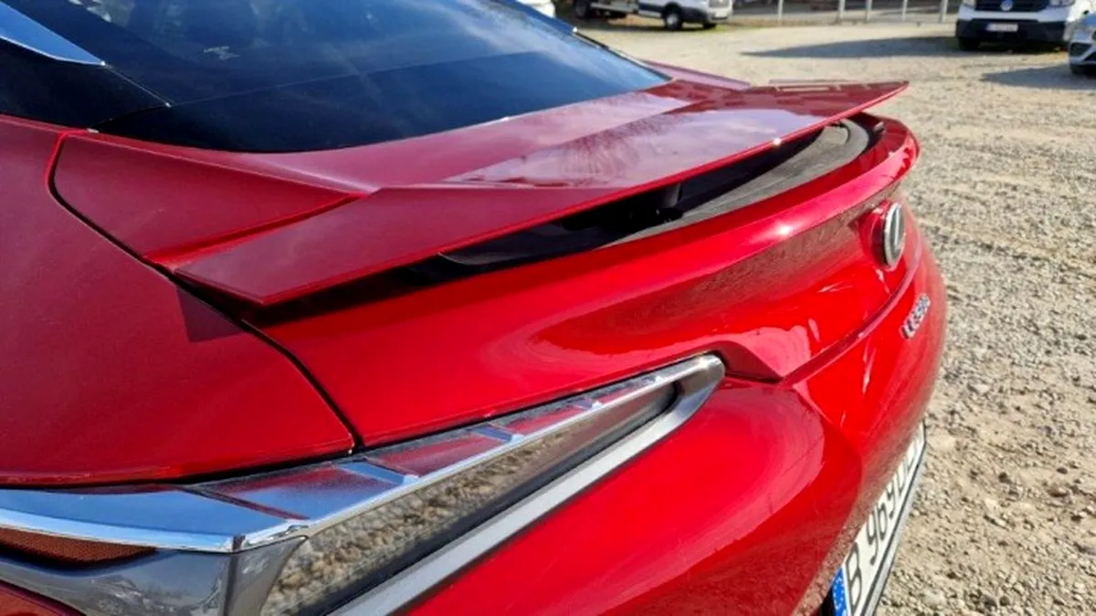Misteriosul Lexus vândut de BT Leasing după 13.000 de km. Încă are foliile la interior