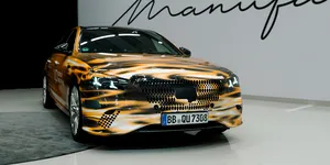 Facelift-ul pentru Mercedes-Benz Clasa S va avea 2.700 de piese noi. Printre acestea, vor apărea centurile de siguranță încălzite