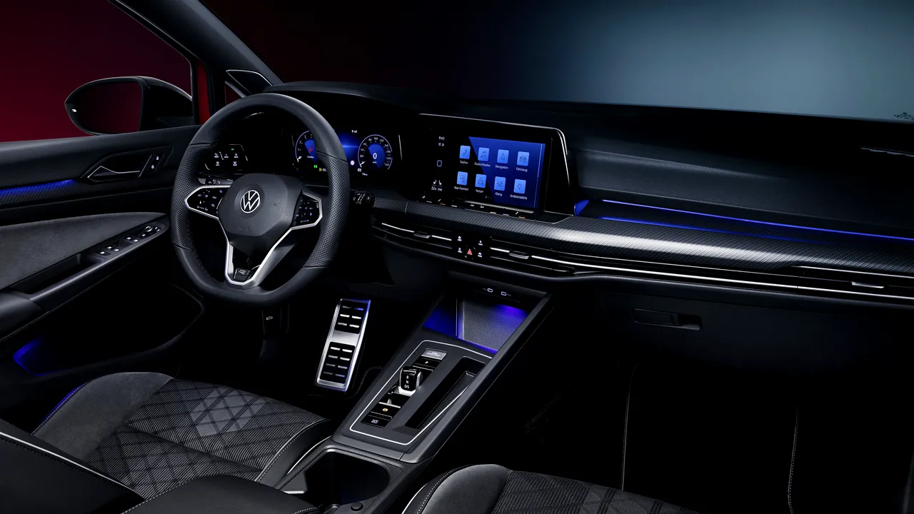 The new Volkswagen Golf Variant R-Line 