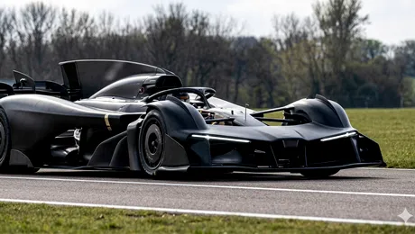 Al cui este Aston Martin-ul care face valuri pe rețelele de socializare? O combinație rară dintre o mașină de Formula 1 și una de Le Mans