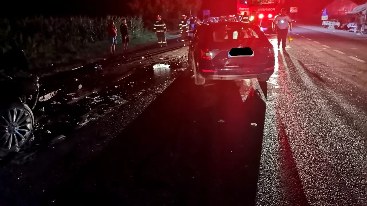 O coliziune frontală între două autoturisme a avut loc pe E85 2 