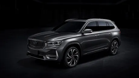 Geely prezintă SUV-ul cu care vrea să cucerească Europa. Are platformă de Volvo